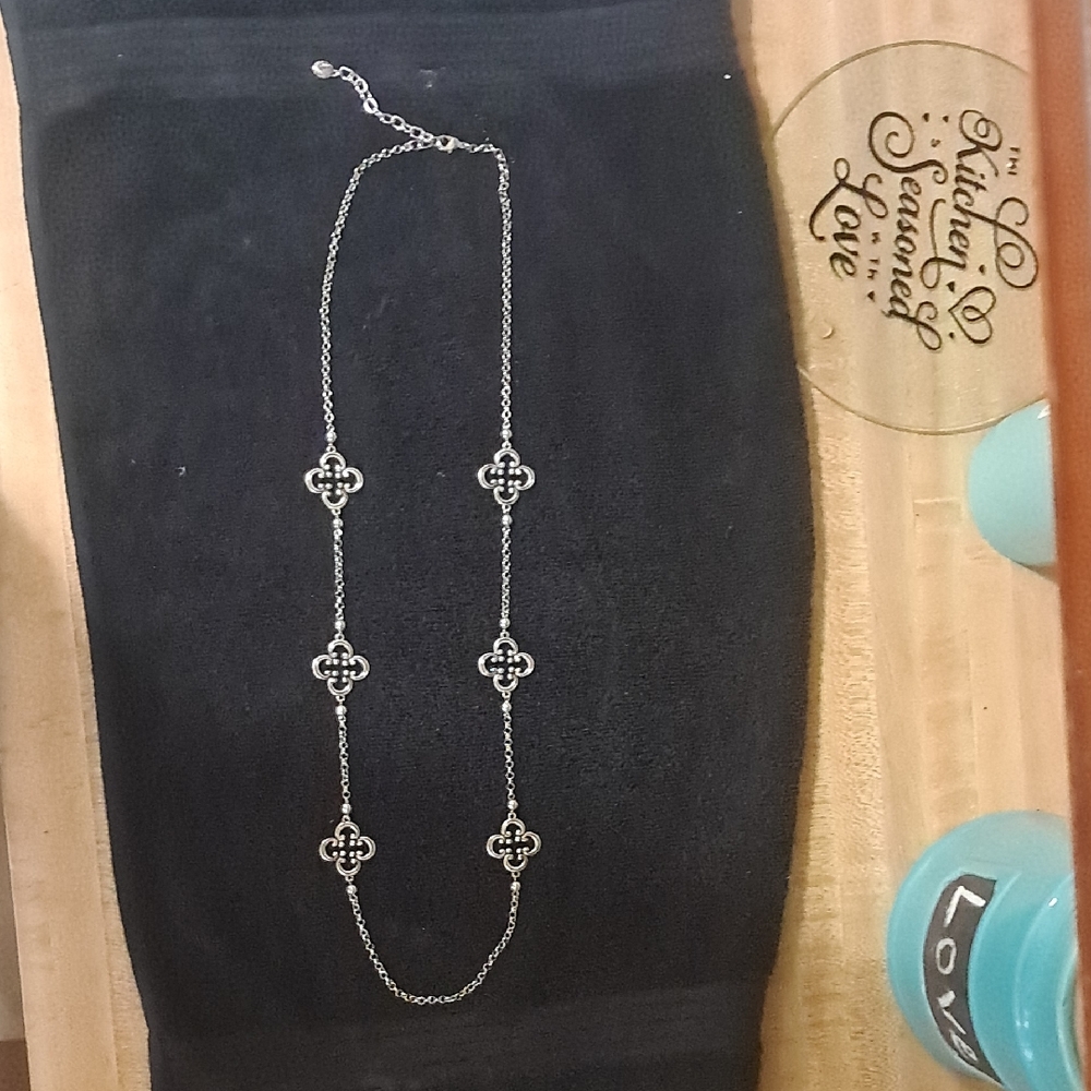 Modern Silver Necklace with Geometric Design